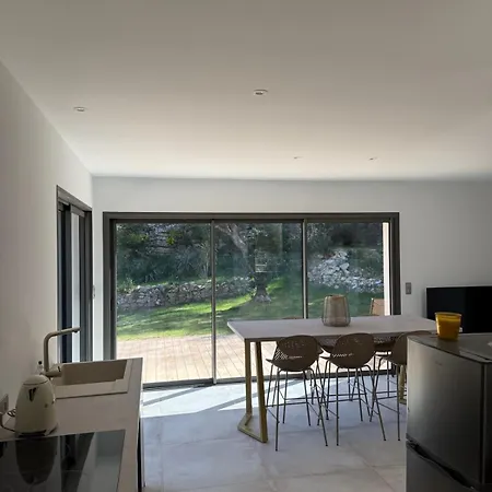 Holiday home Le Mazet, Dependance Au Coeur De La Garrigue *