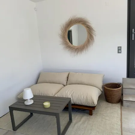 Holiday home Le Mazet, Dependance Au Coeur De La Garrigue Nimes